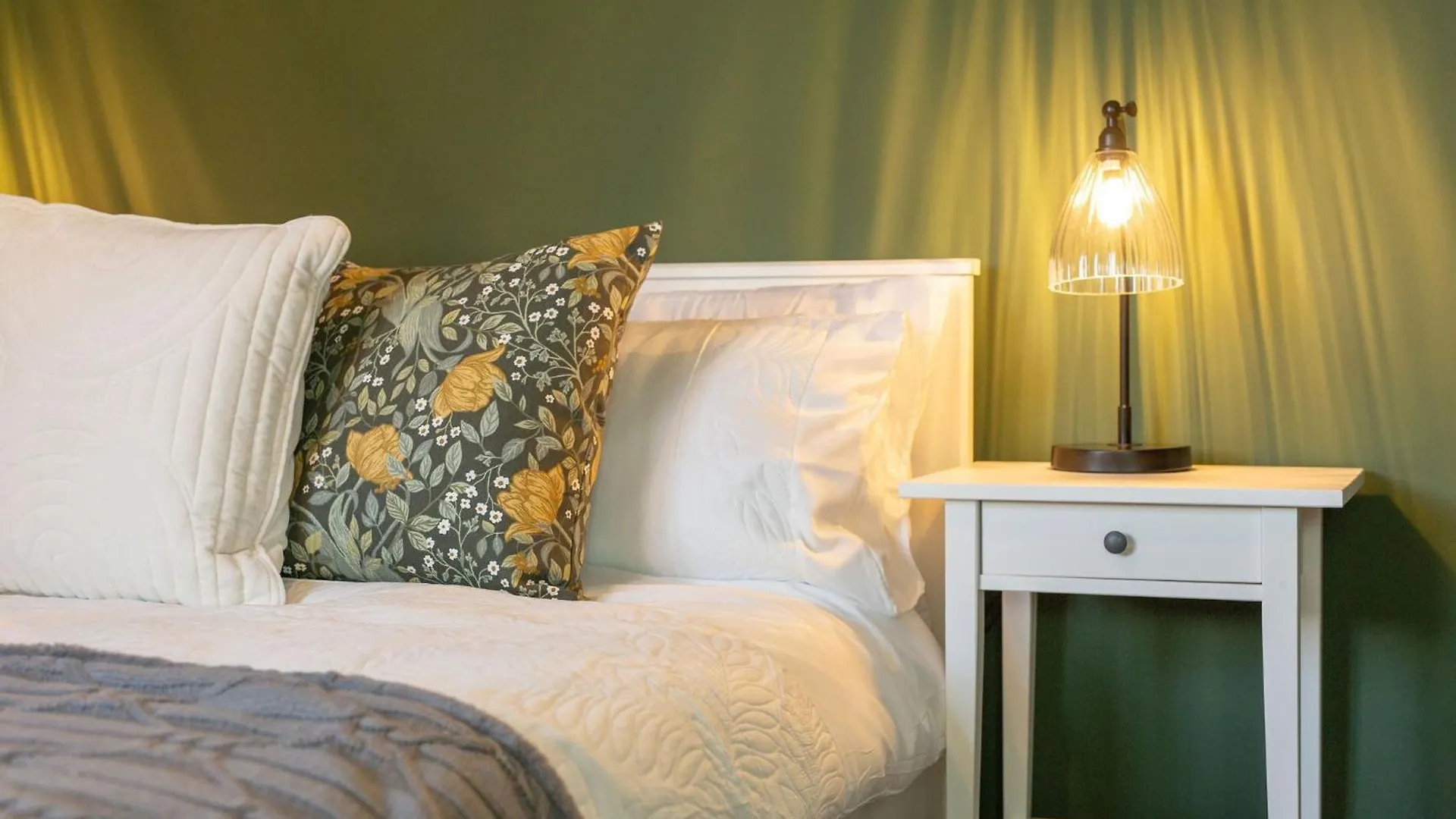 Seager Apartments, Lovely Cardiff Bay Apartment, Free Parking 0*,  United Kingdom