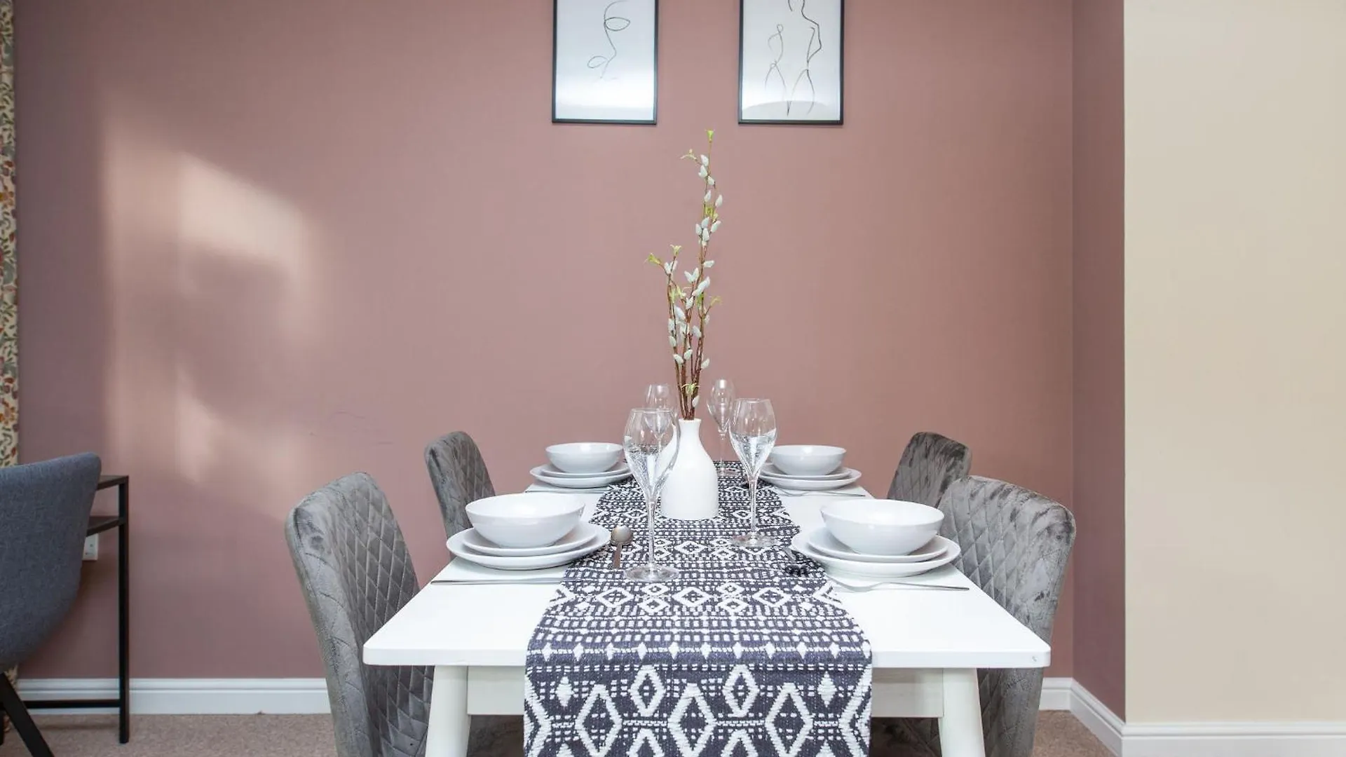 Seager Apartments, Lovely Cardiff Bay Apartment, Free Parking 0*,  United Kingdom